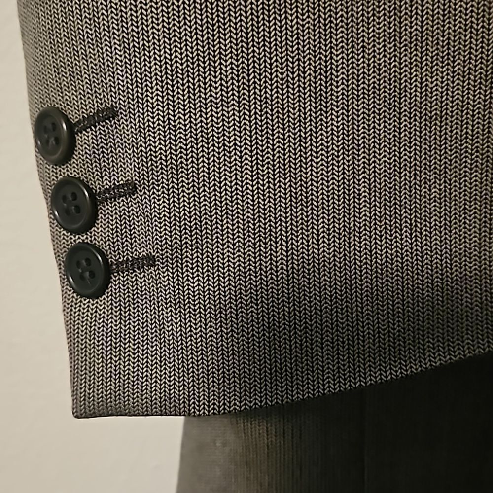 Louis Feraud  two Button Blazer Size 44 - Picture 4 of 9
